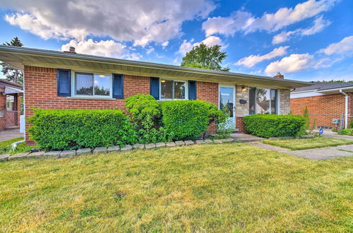 Photo 2 - Cozy Center Line Home w/ Fenced Yard & Office