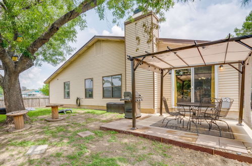 Foto 9 - Dog-friendly Texas Vacation Rental w/ Pool Access