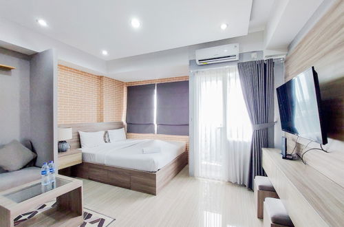 Photo 1 - Warm And Simply Look Studio Room Apartment Urban Heights Residences