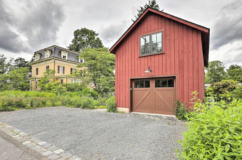 Photo 16 - Barn-like Studio Suite w/ Flowering Garden