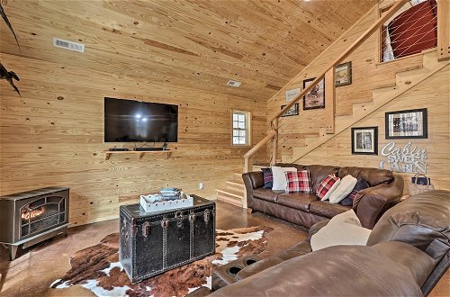 Foto 18 - Peaceful Family Cabin on 10 Acres w/ Game Room