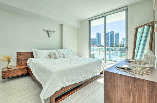 Photo 9 - Chic Miami Condo w/ Pool, 6 Mi to South Beach