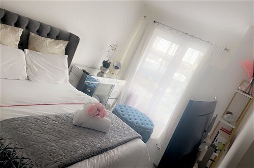 Photo 1 - Luxury Apartment in the Heart of Dartford