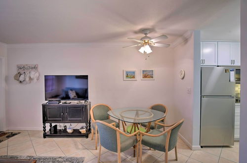 Photo 15 - Naples Condo W/pool - Walk to Dining & Beach