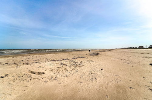 Photo 5 - Pet-friendly Galveston Bungalow, Steps to Beach