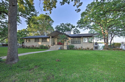 Photo 1 - Malakoff Lakefront Home: Golf Course On-site
