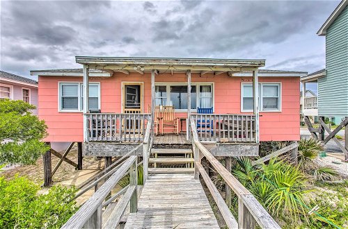 Foto 6 - Rustic Beachfront Cottage w/ Deck & Boardwalk