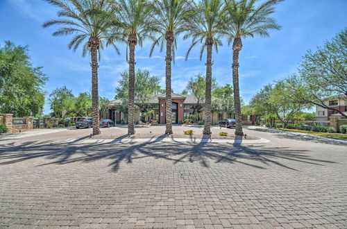 Photo 13 - 'red Rox' Phoenix Condo w/ Patio ~ 3 Mi to Airport