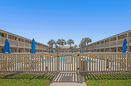 Photo 6 - Courtyard By The Sea