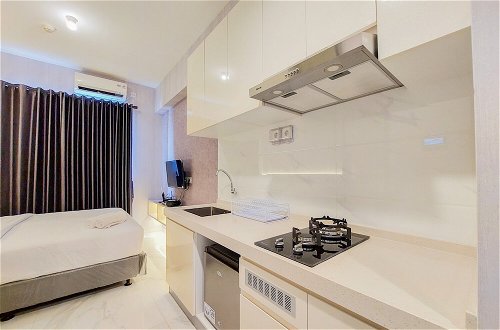 Photo 4 - Restful And Best Choice Studio Sky House Bsd Apartment