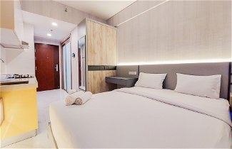 Foto 3 - Restful And Best Choice Studio Sky House Bsd Apartment