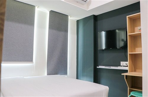 Foto 3 - Tranquil And Minimalist Studio At Osaka Riverview Pik 2 Apartment