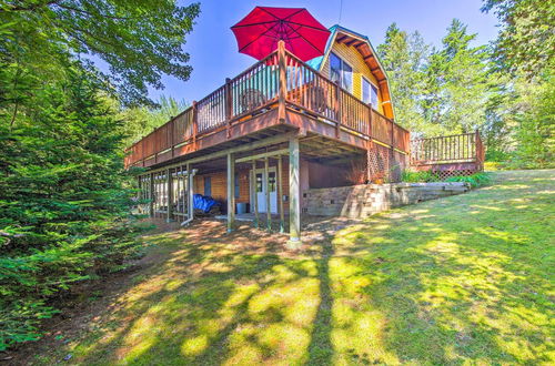 Foto 16 - Spacious Down East Cabin w/ Deck + Views