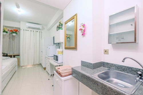 Foto 11 - Minimalist And Cozy Studio (No Kitchen) Transpark Cibubur Apartment