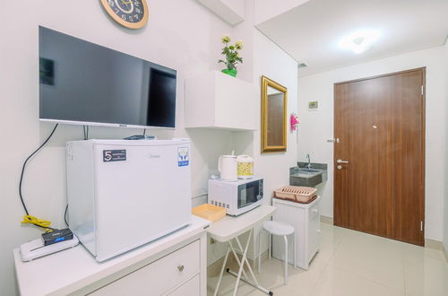 Photo 9 - Minimalist And Cozy Studio (No Kitchen) Transpark Cibubur Apartment