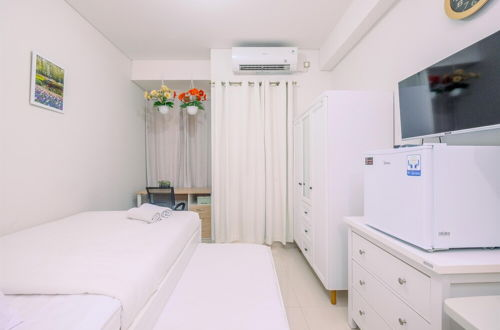 Photo 6 - Minimalist And Cozy Studio (No Kitchen) Transpark Cibubur Apartment