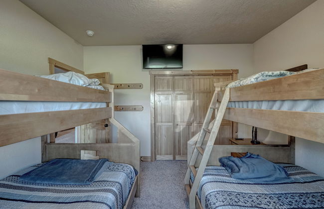 Holy Terror Chalet at Terry Peak - Photo 2