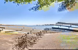 Foto 2 - Walk to Beach: Fort Walton Coastal Retreat