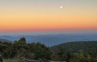 Photo 3 - Wintergreen Resort Retreat w/ Hot Tub