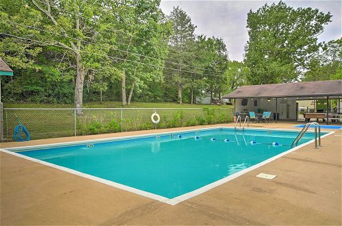 Foto 6 - Lakeside Home w/ Pool Access: Relax & Explore