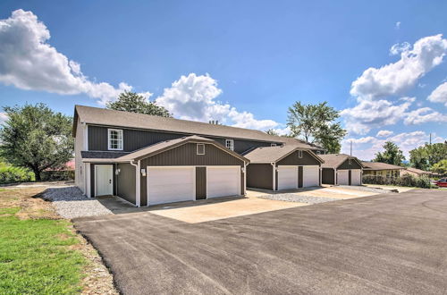 Photo 3 - Chic Townhome ~ 6 Mi to Talking Rocks Cavern