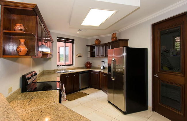 Recently Renovated Luxury Condo with Resort-Style Beach Club Access and Ocean Views - Foto 10