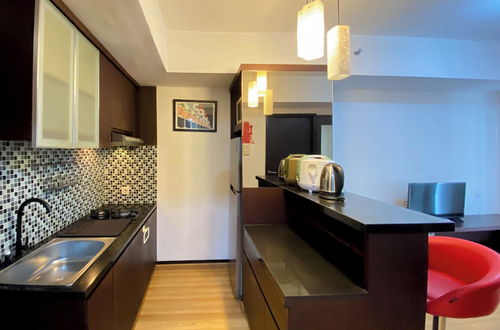 Photo 5 - Elegant And And Spacious 1Br The Wave Kuningan Apartment