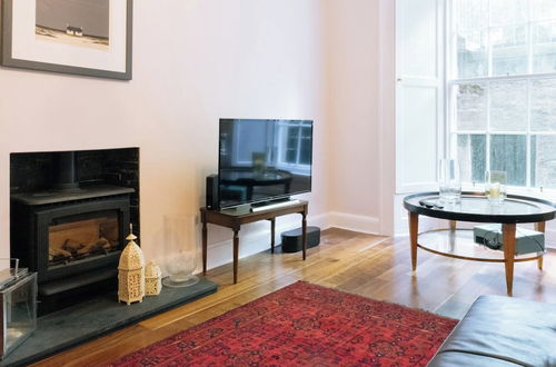 Photo 10 - Spacious & Welcoming 2BD Flat - Edinburgh