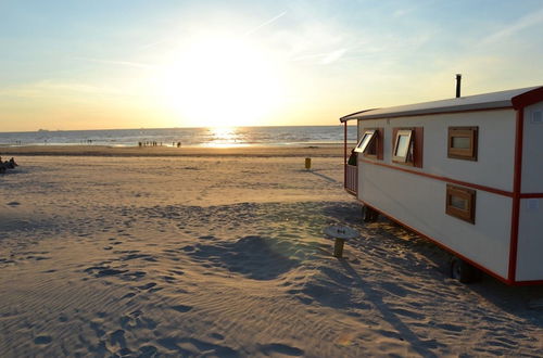 Photo 16 - Cozy Chalet With Veranda on the Beach