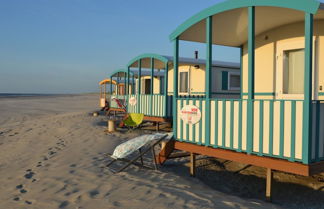 Foto 1 - Cozy Chalet With Veranda on the Beach