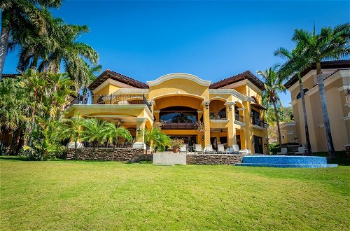 Foto 50 - Mediterranean-style Flamingo Mansion Offers the Ultimate in Beachfront Luxury