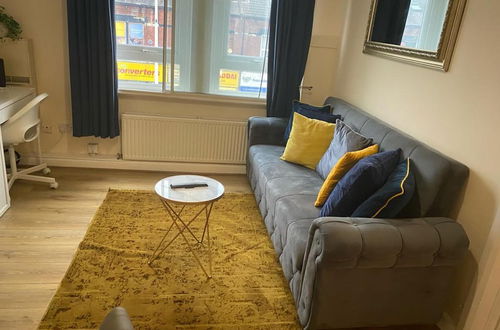 Photo 10 - Leeds Cosy,1br Apt, Garden & Free Parking