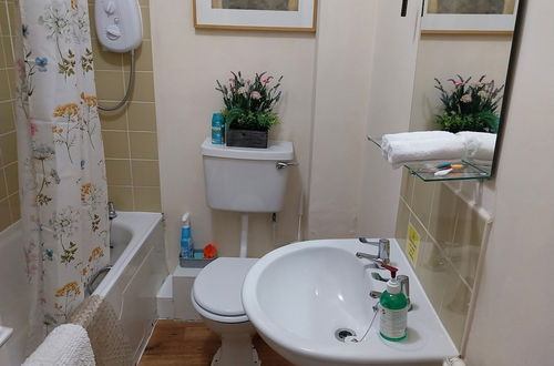 Photo 11 - Leeds Cosy,1br Apt, Garden & Free Parking