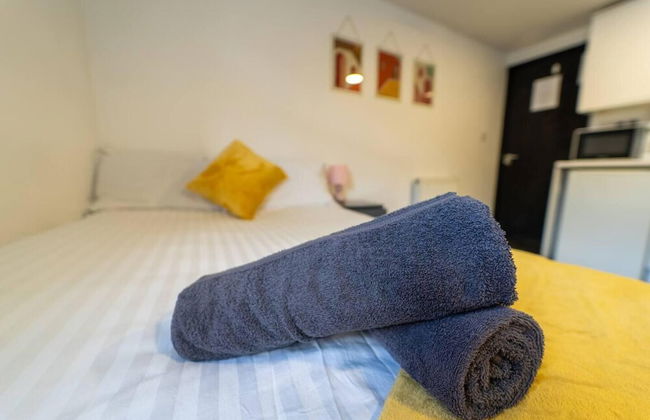 Large Studio Available on First Floor! - Foto 3
