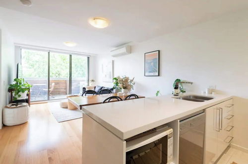 Foto 5 - Charming 1BR in Fitzroy w/ Parking, Pool, + Gym