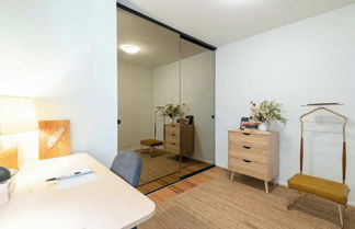 Foto 1 - Charming 1BR in Fitzroy w/ Parking, Pool, + Gym