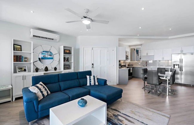 3-Bedroom, 2-Bath Beachfront Condo with Pool - Foto 12