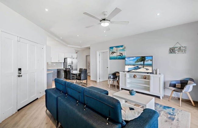3-Bedroom, 2-Bath Beachfront Condo with Pool - Foto 14