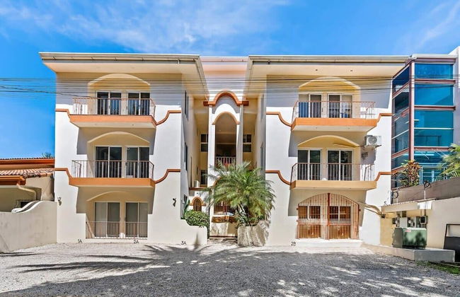 3-Bedroom, 2-Bath Beachfront Condo with Pool - Foto 19