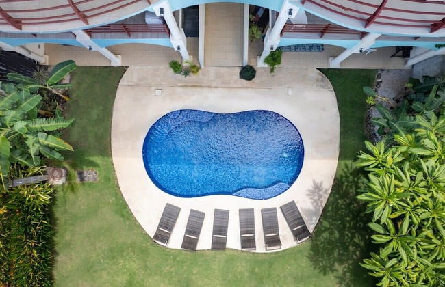 3-Bedroom, 2-Bath Beachfront Condo with Pool - Foto 30