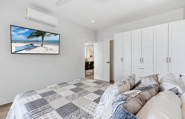 3-Bedroom, 2-Bath Beachfront Condo with Pool - Foto 4