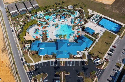 Photo 37 - Gorgeous 5Bd With Pool Windsor Island Resort 111