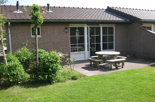 Foto 23 - Semi-detached Bungalow with Dishwasher near Veluwe