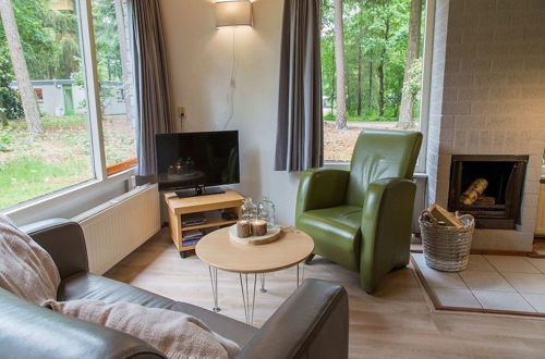 Photo 3 - Bungalow With a Tree House box bed on Veluwe