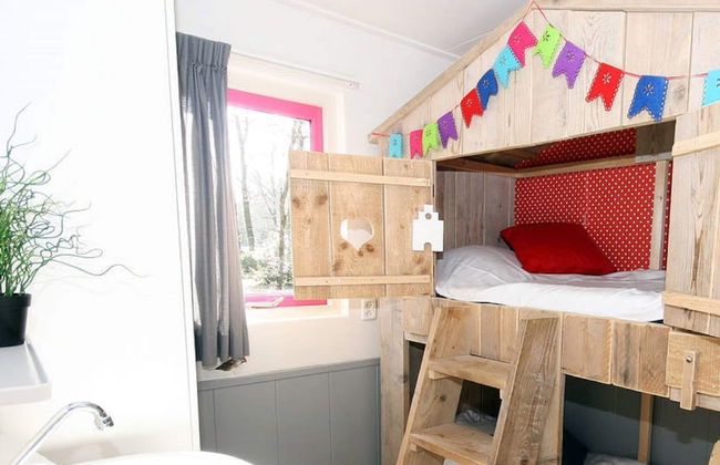 Bungalow With a Tree House box bed on Veluwe - Foto 1