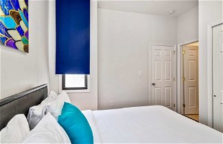 Photo 2 - Retreat in a Stylish 2BD Apartment in the Heart of the City