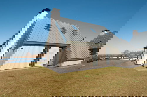 Photo 13 - Villa Near Waterfront With Stunning Design