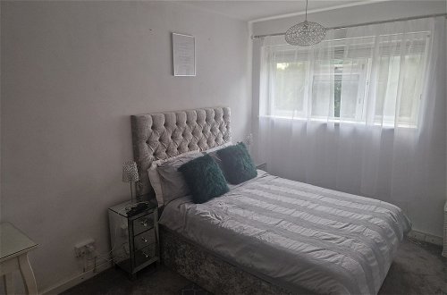 Photo 3 - Immaculate 1-bed Apartment in Woodford Green