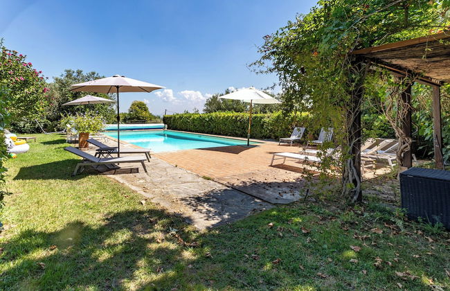 Amazing Villa Near The Lake With Pool - Photo 32