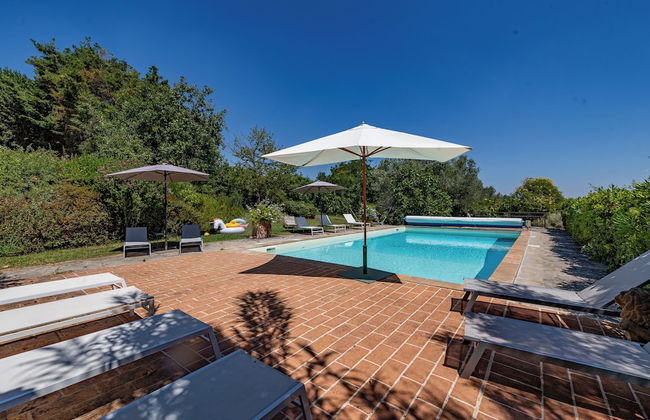 Amazing Villa Near The Lake With Pool - Photo 31